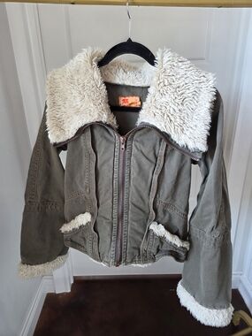 Sherpa-Trim Olive Green Women's Jacket